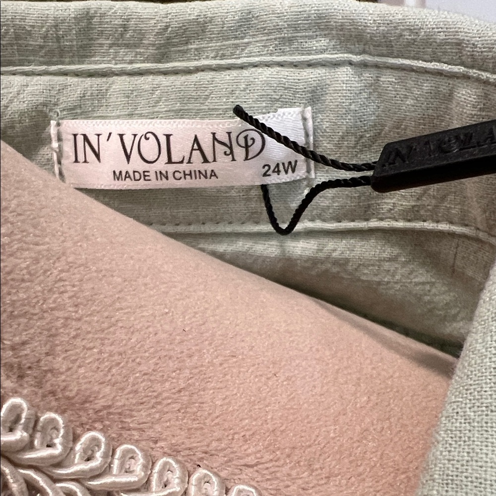 NWT In'Voland Light Green Button Down - Picture 2 of 4